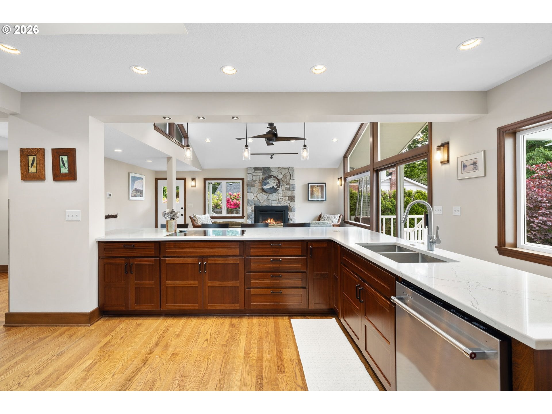 3617 WAUNA VISTA DR