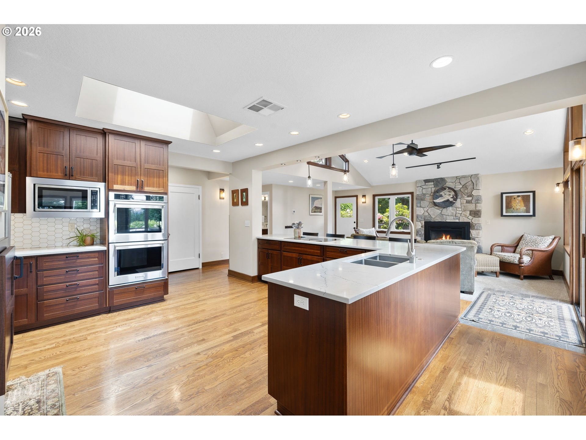 3617 WAUNA VISTA DR
