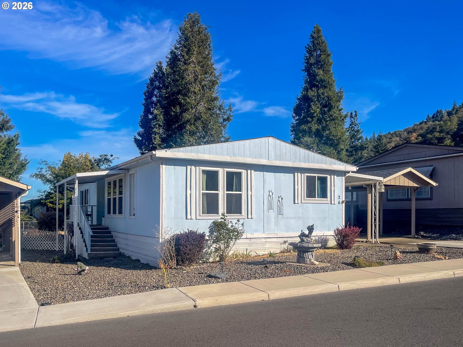 26 NE MARY ANN LN