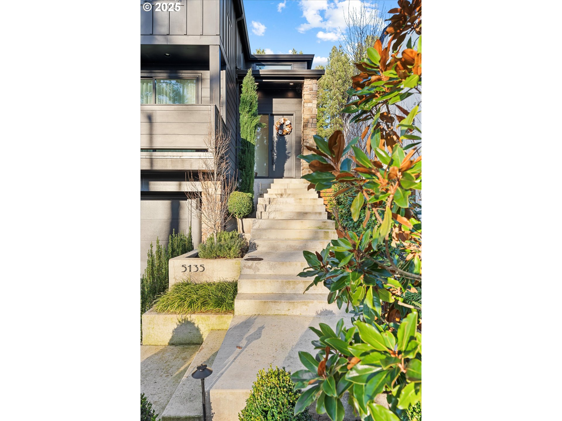 5135 HERON DR