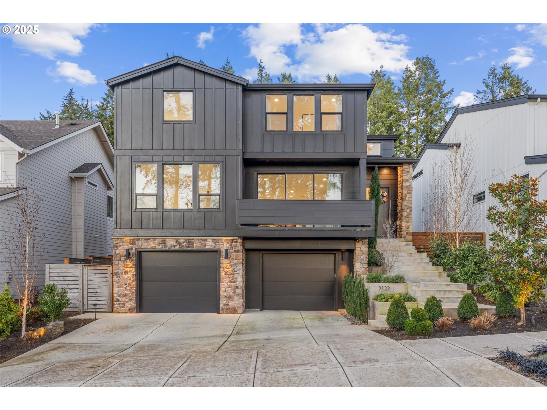 5135 HERON DR