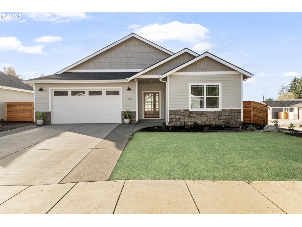 1240 Lighthouse LN