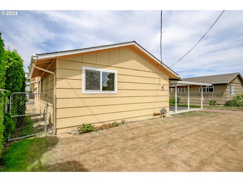 A home in Woodburn