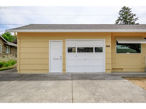 A home in Woodburn