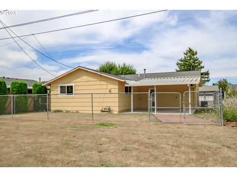 A home in Woodburn