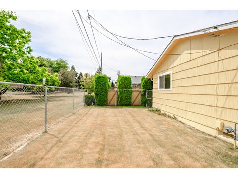 A home in Woodburn