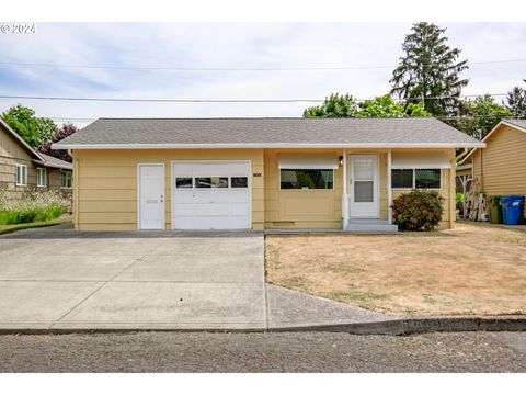 A home in Woodburn