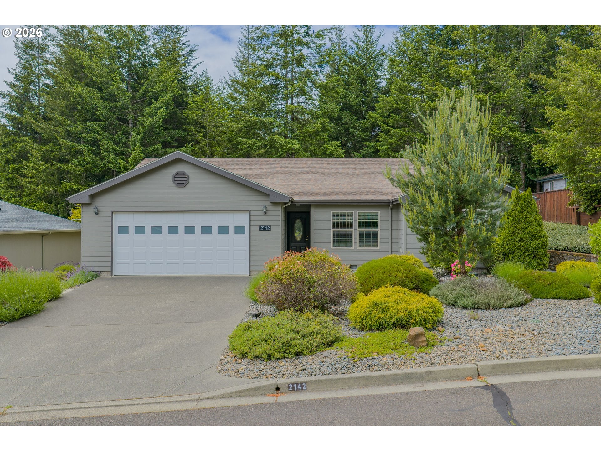 2142 LYNNE DR