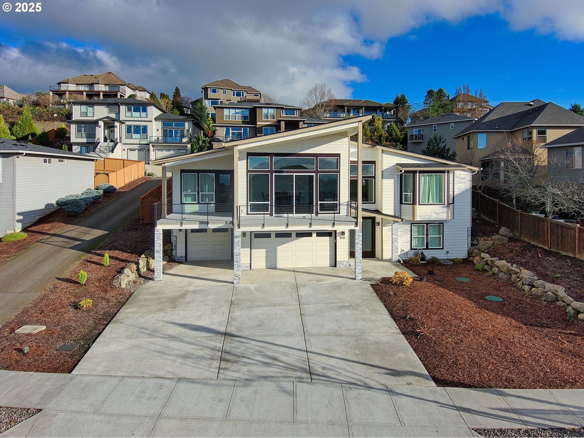 1920 NW KLICKITAT ST