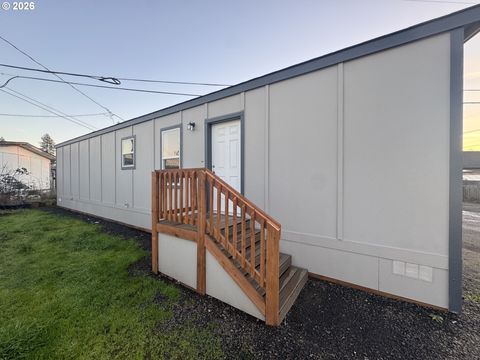 1085 W 1ST AVE R Junction City OR 97448