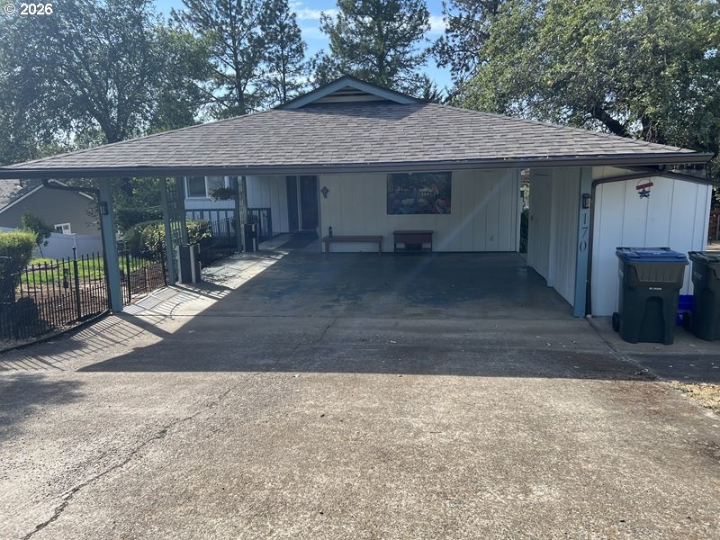 170 HURRICANE LN