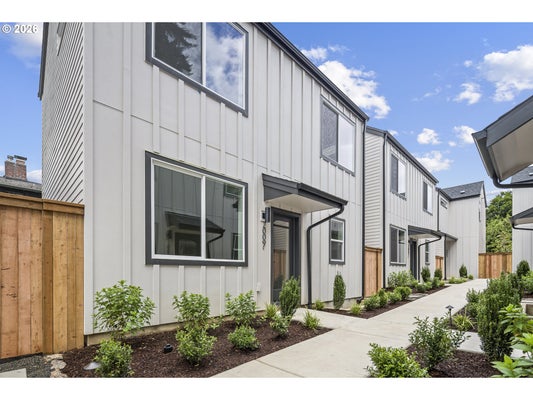 2009 SW MOSS ST, PORTLAND, OR 97219 - Image b8a4bd3fc11001bd43fb6ed04c517710/914857413