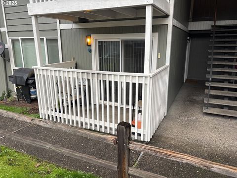 885 NE SUNSET ST Roseburg OR 97470