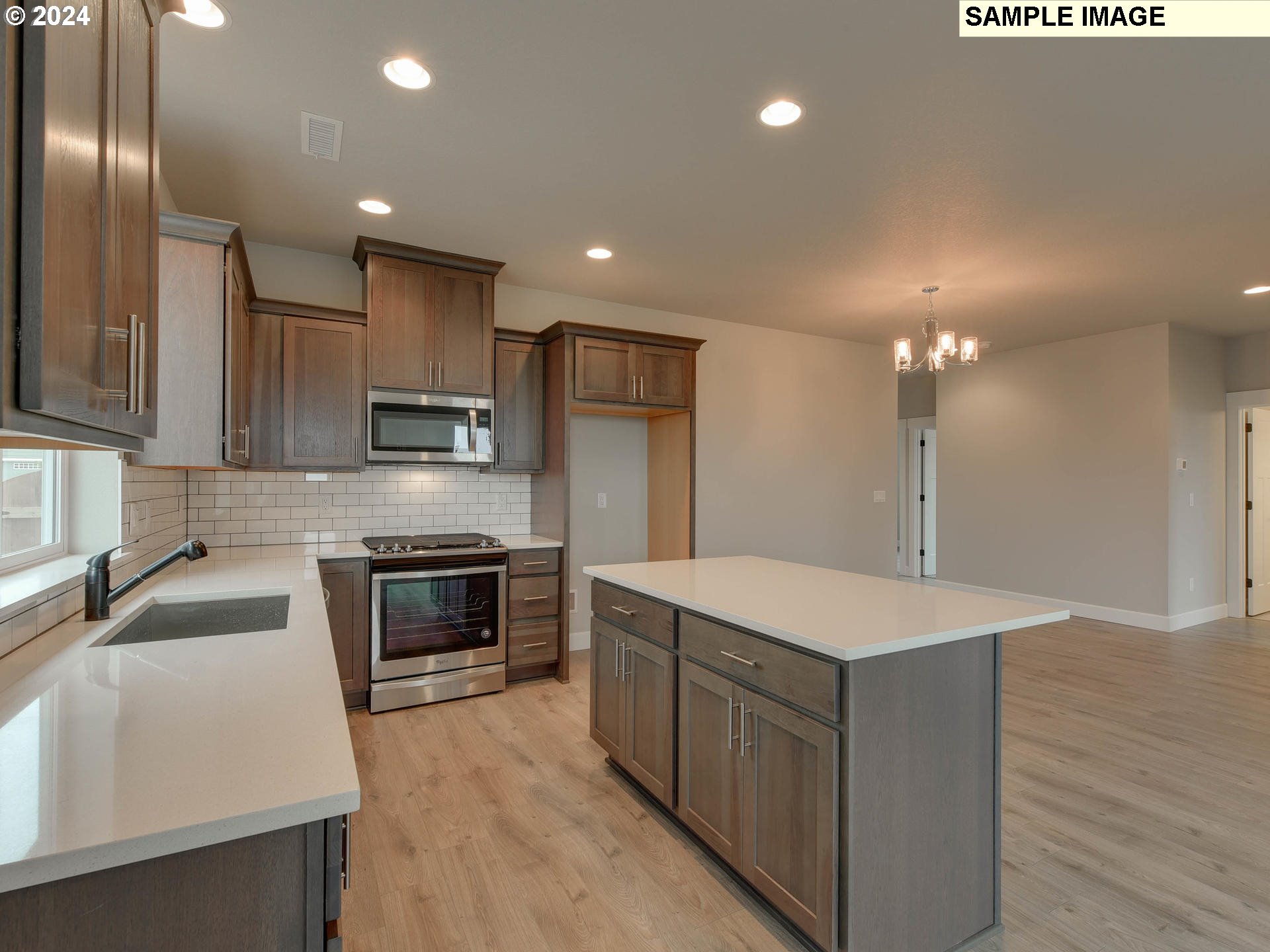 798 NE Alderwood DR 88