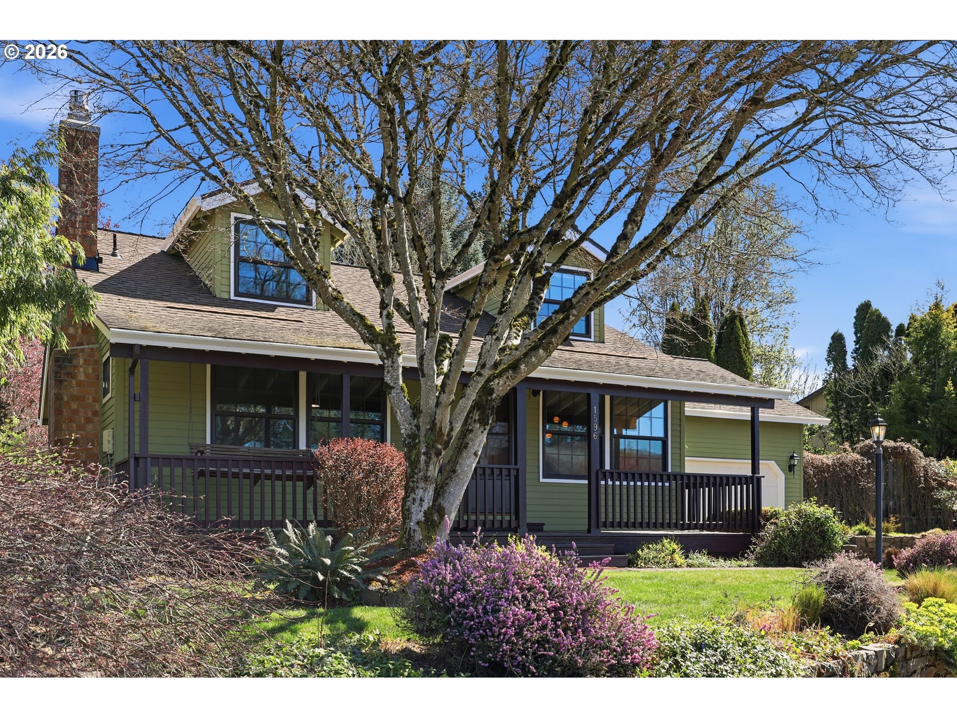 1596 NW RIVERVIEW AVE