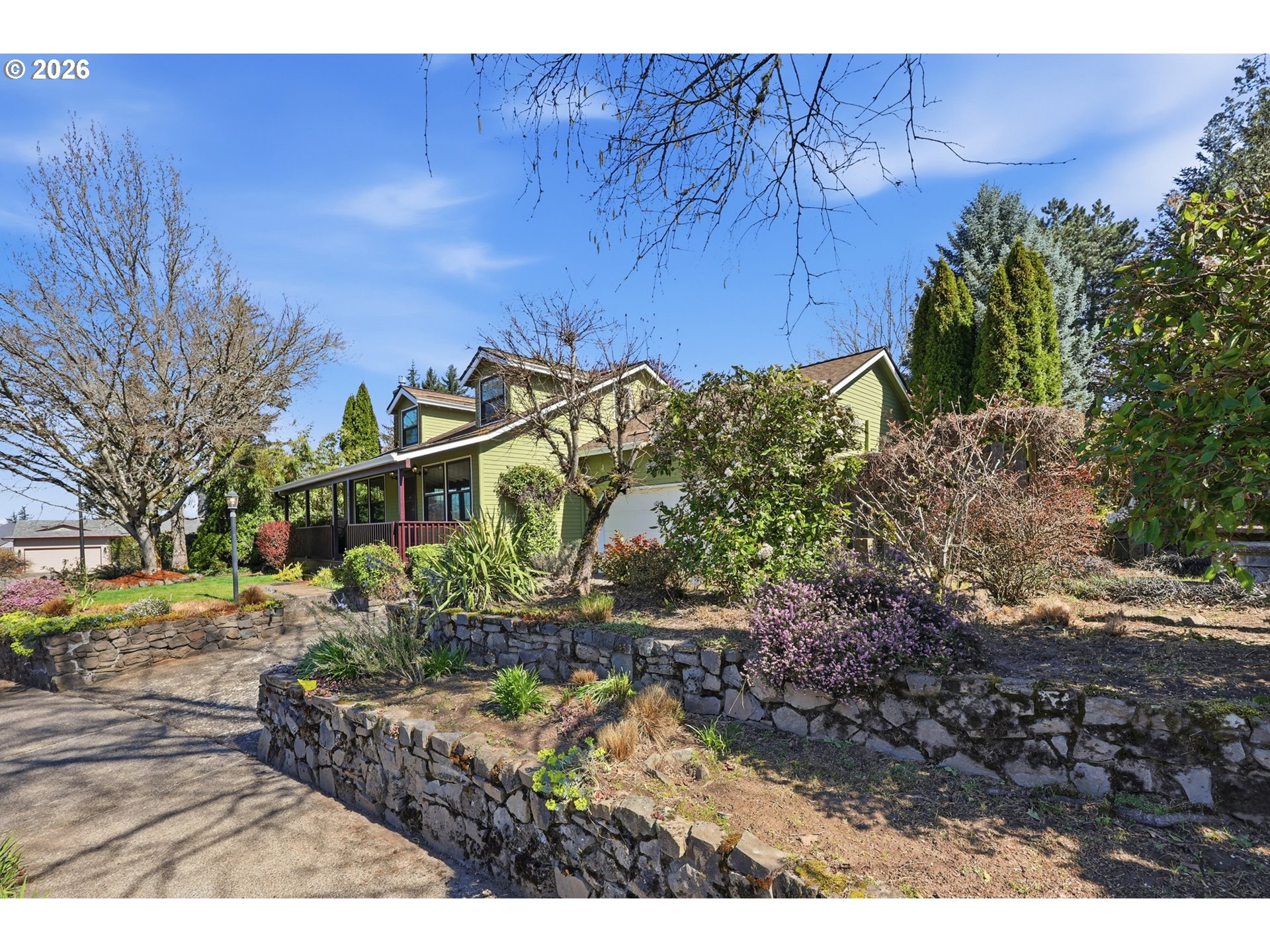 1596 NW RIVERVIEW AVE