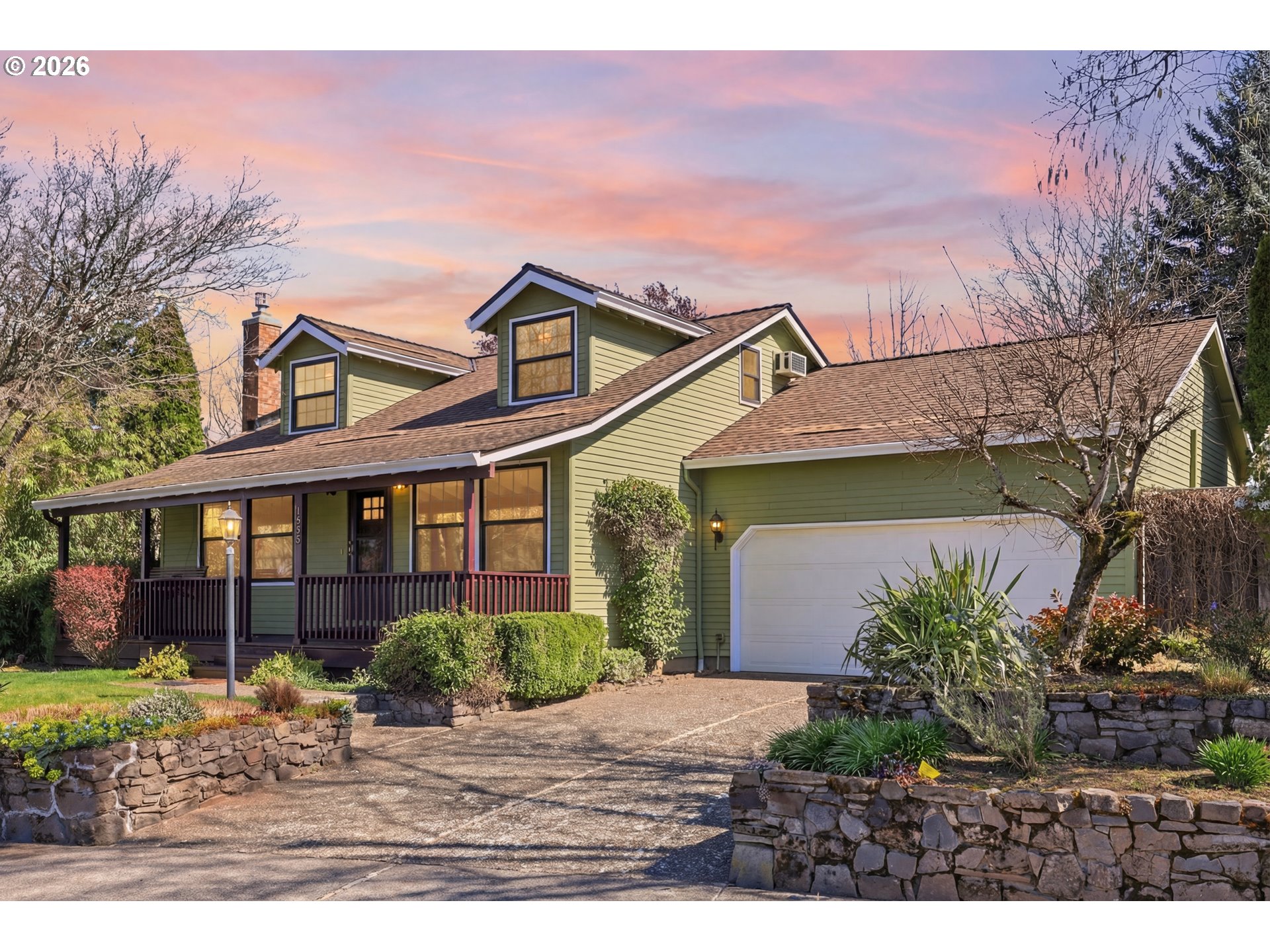 1596 NW RIVERVIEW AVE