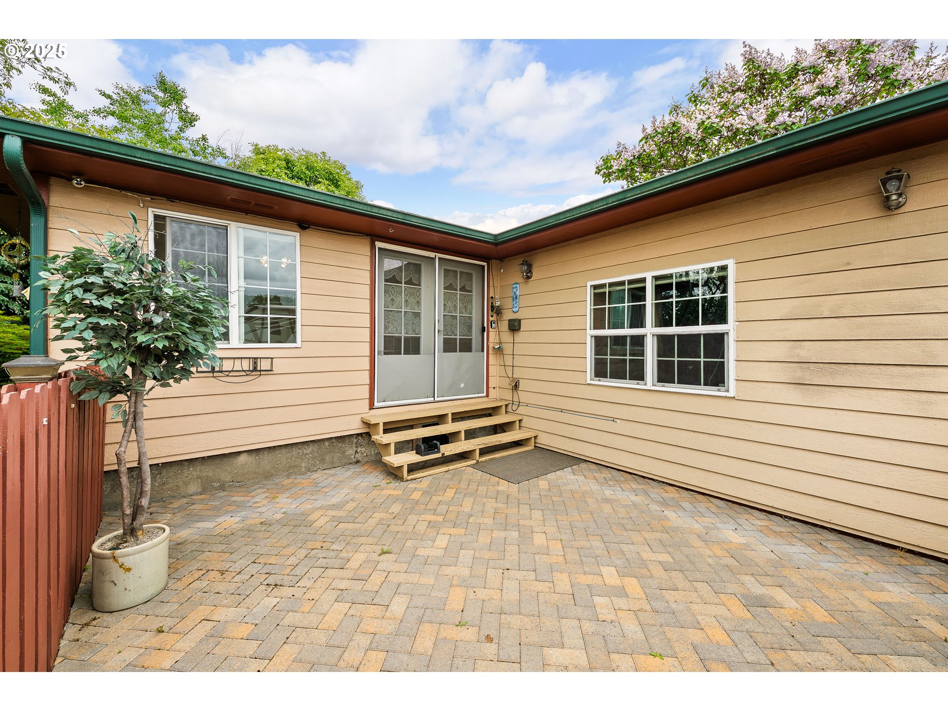 10 SE KEGLER AVE