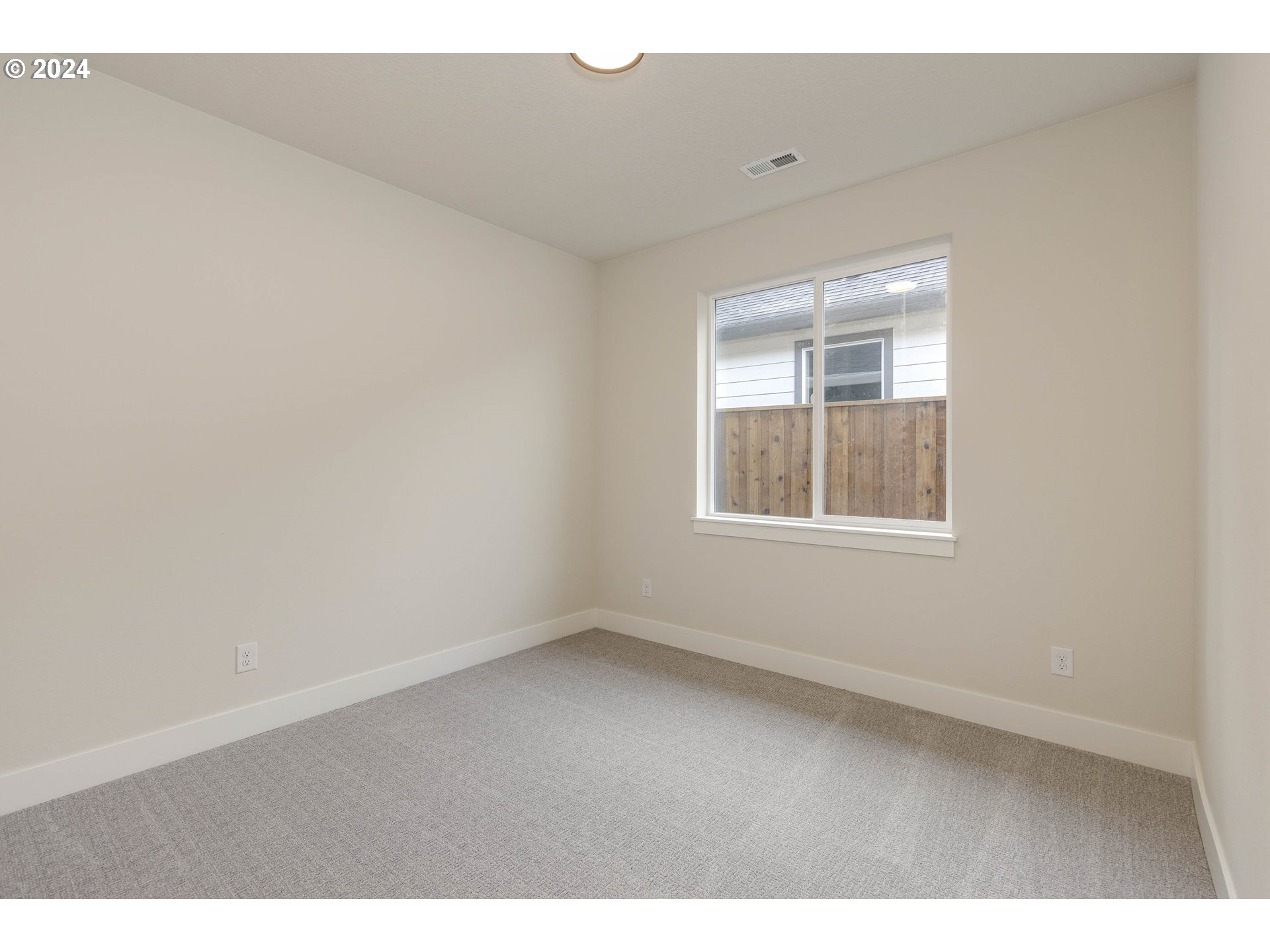 Newberg, Oregon 97132, United States, 3 Bedrooms Bedrooms, ,3 BathroomsBathrooms,Residential,Active,36607