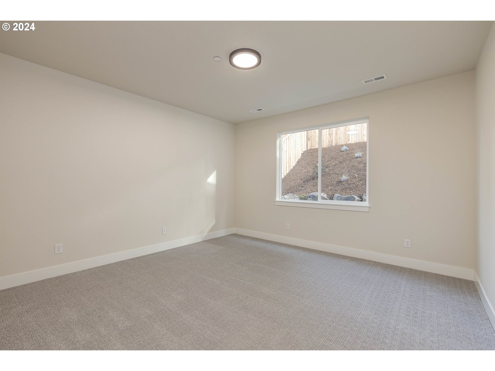 Newberg, Oregon 97132, United States, 3 Bedrooms Bedrooms, ,3 BathroomsBathrooms,Residential,Active,36607