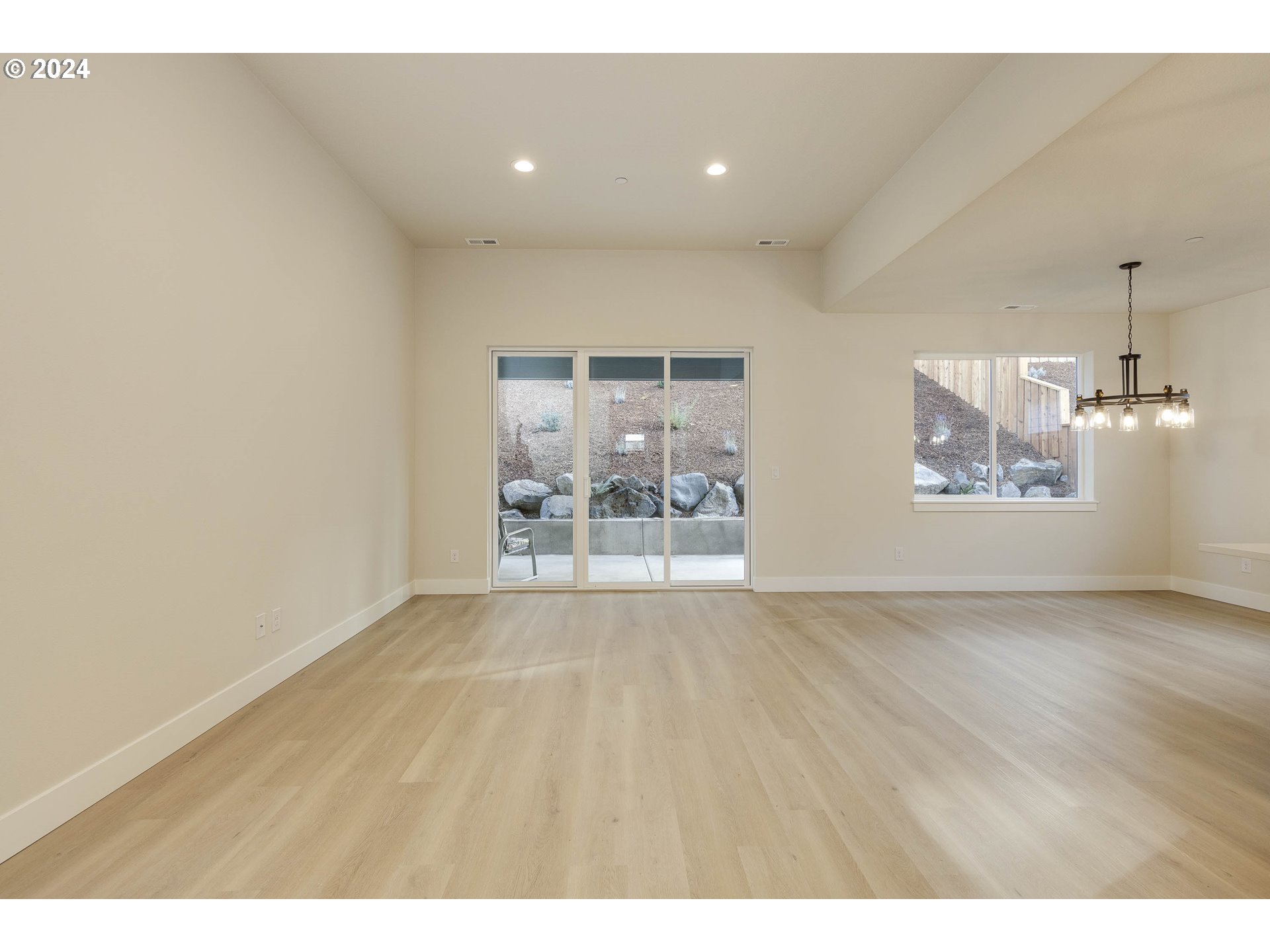 Newberg, Oregon 97132, United States, 3 Bedrooms Bedrooms, ,3 BathroomsBathrooms,Residential,Active,36607