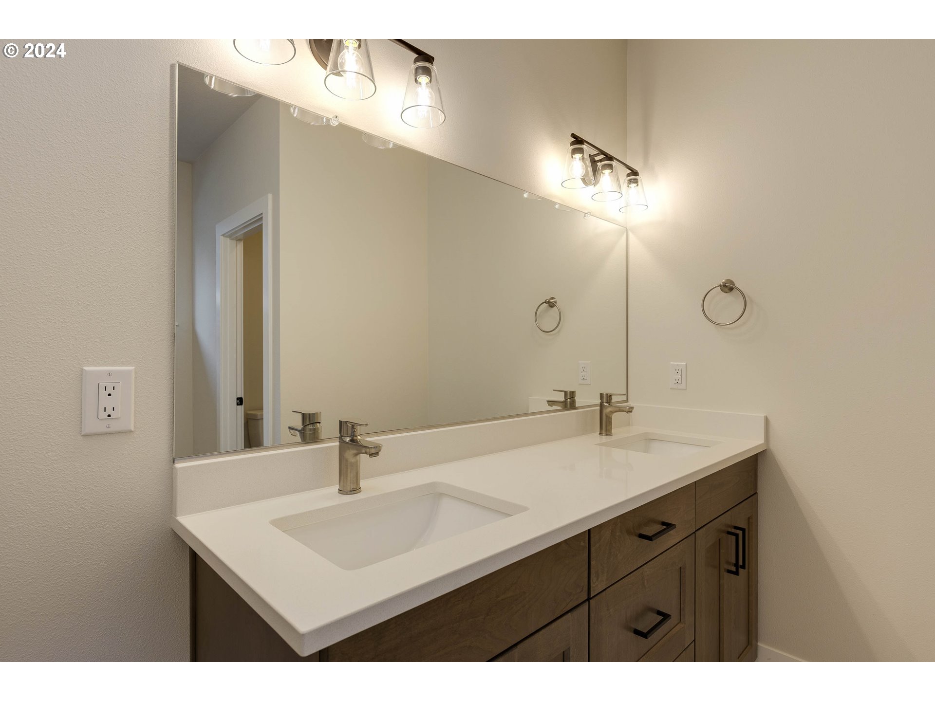Newberg, Oregon 97132, United States, 3 Bedrooms Bedrooms, ,3 BathroomsBathrooms,Residential,Active,36607