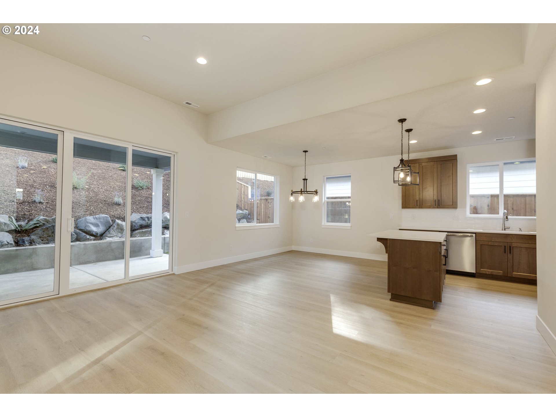Newberg, Oregon 97132, United States, 3 Bedrooms Bedrooms, ,3 BathroomsBathrooms,Residential,Active,36607