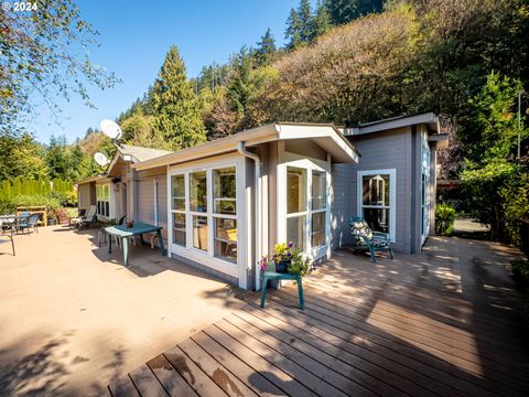 A home in Mapleton