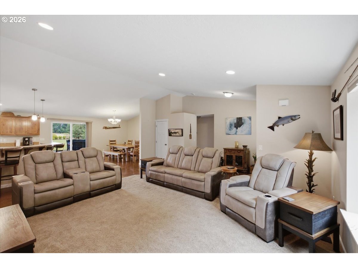 38712 RIVER DR
