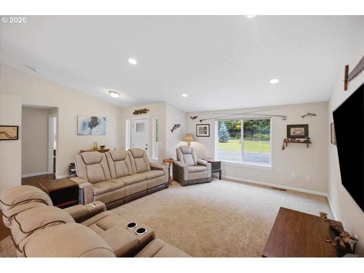 38712 RIVER DR