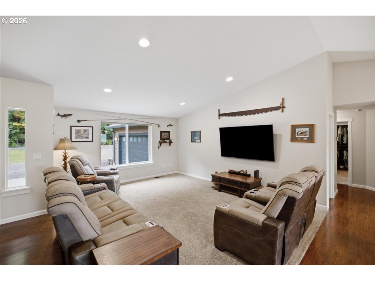 38712 RIVER DR