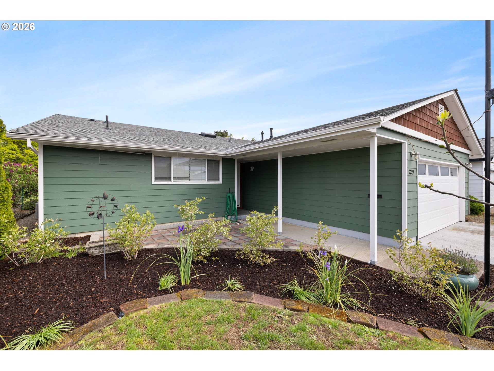 2219 SANTIAM DR