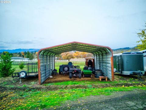 A home in Roseburg