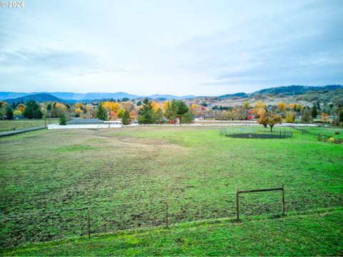 A home in Roseburg