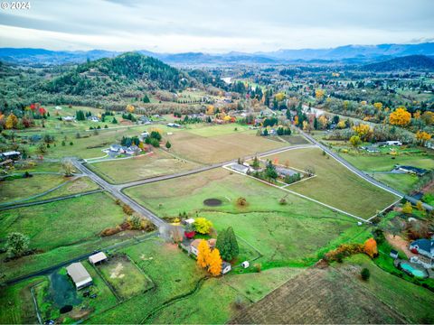 A home in Roseburg