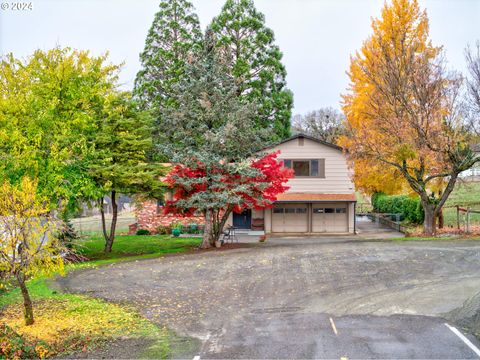 A home in Roseburg