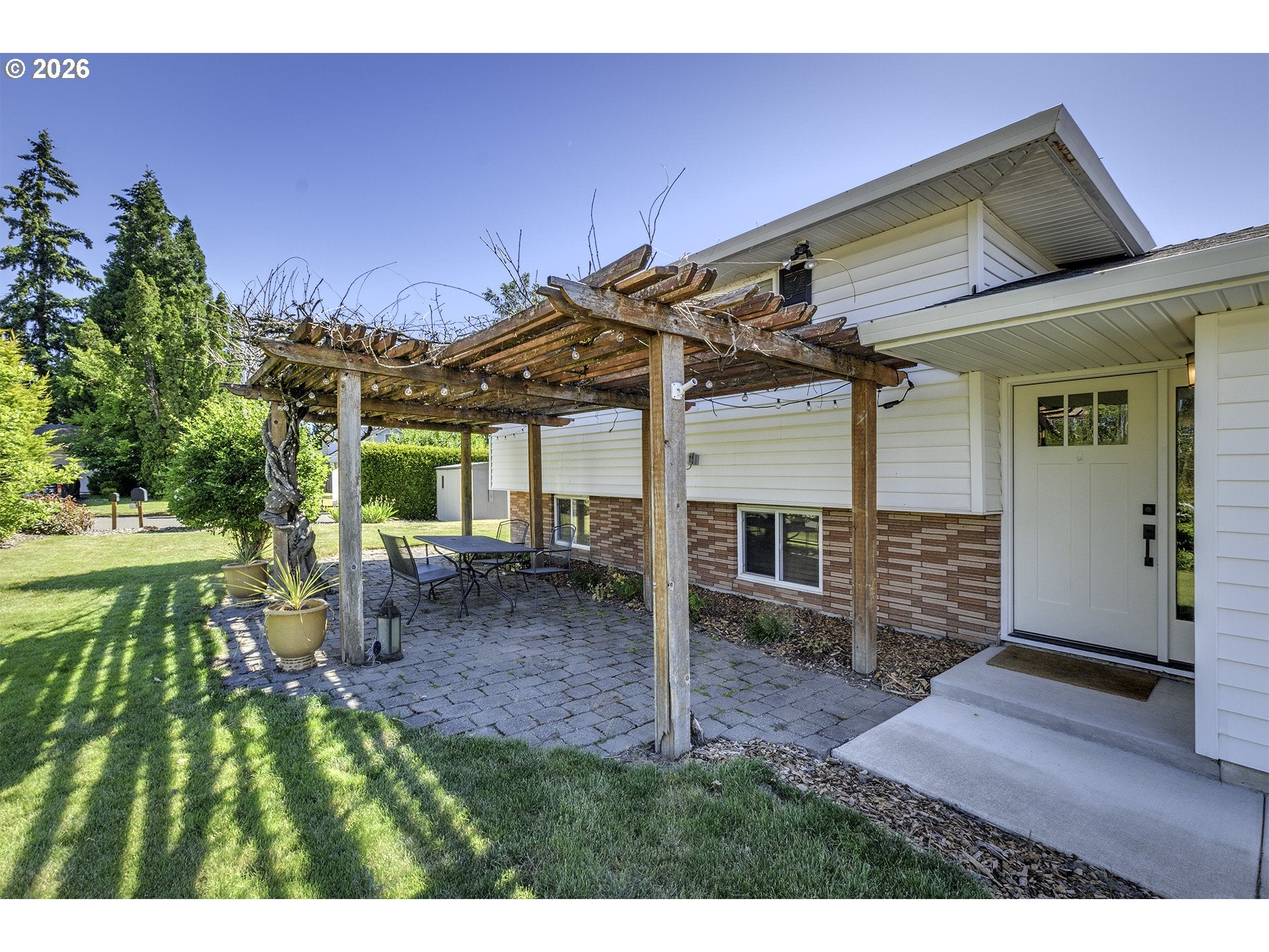 704 NE LINDEN AVE