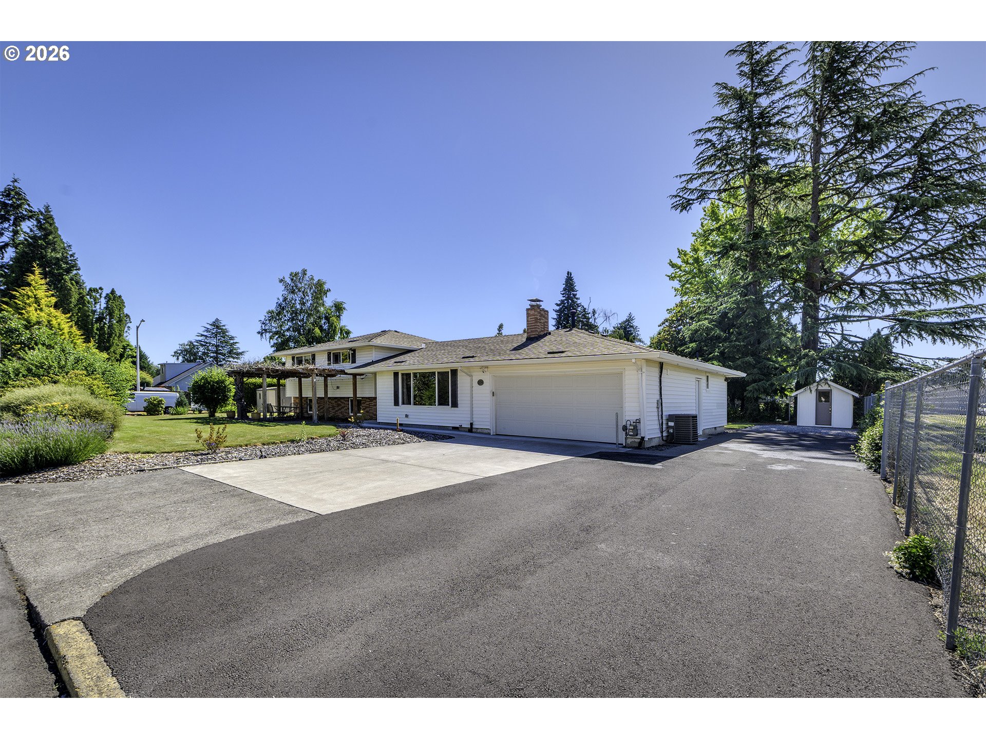704 NE LINDEN AVE