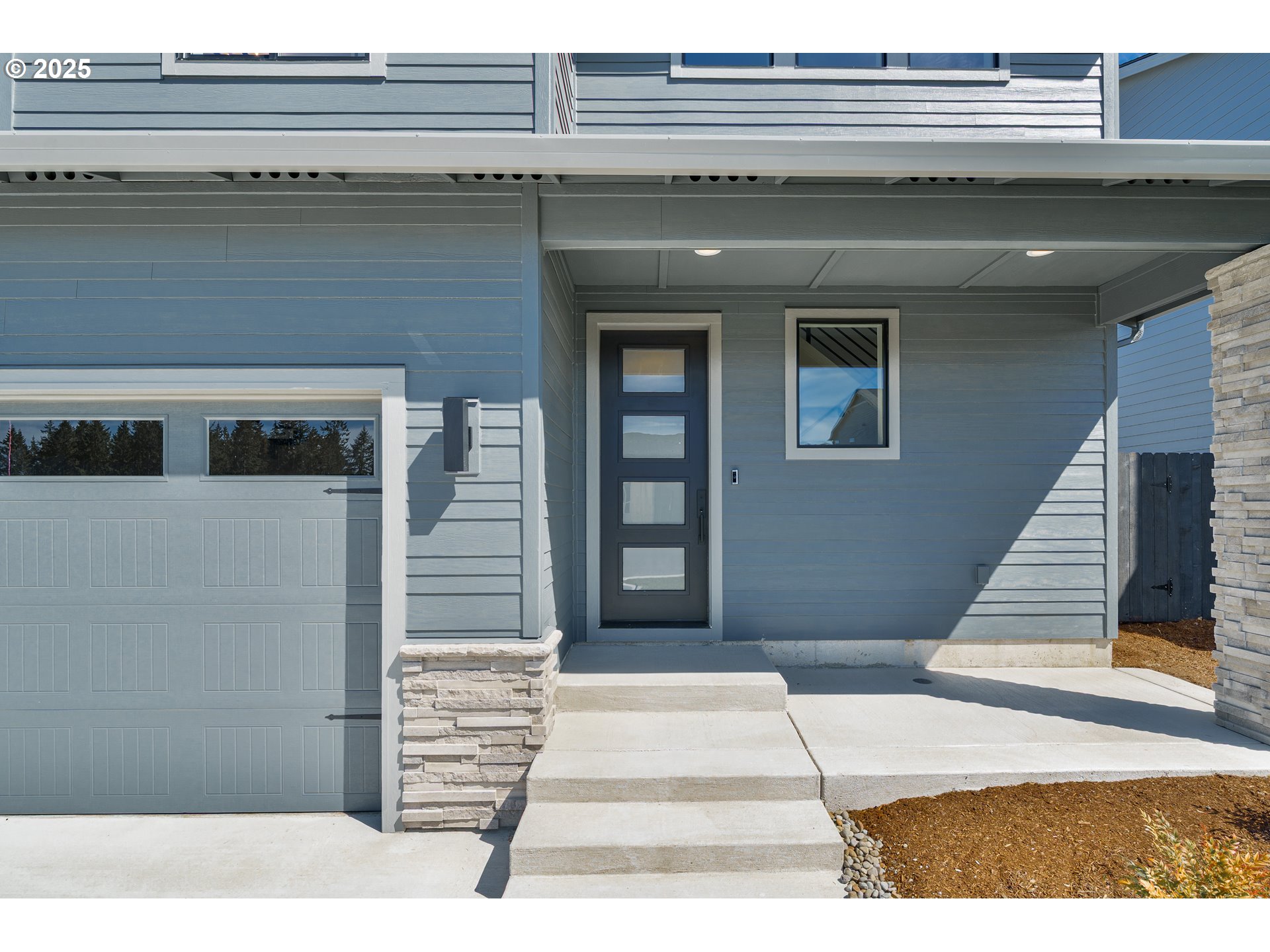 143 W 20TH WAY