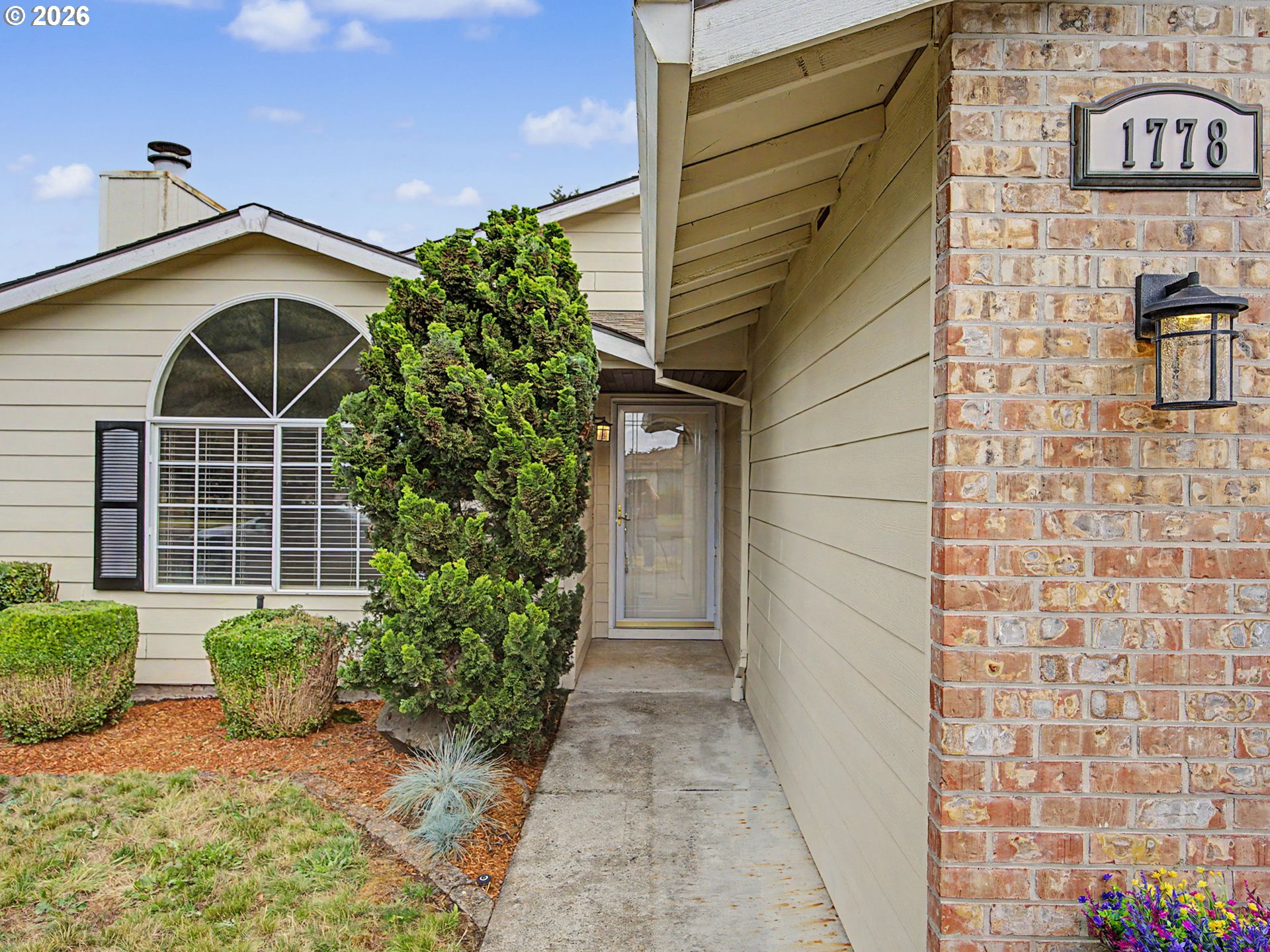 1778 N LAURELWOOD LOOP