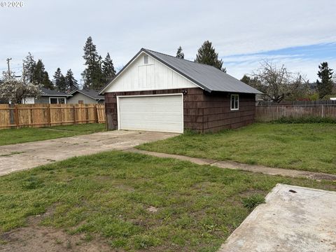 First St. Cottage Grove OR 97424