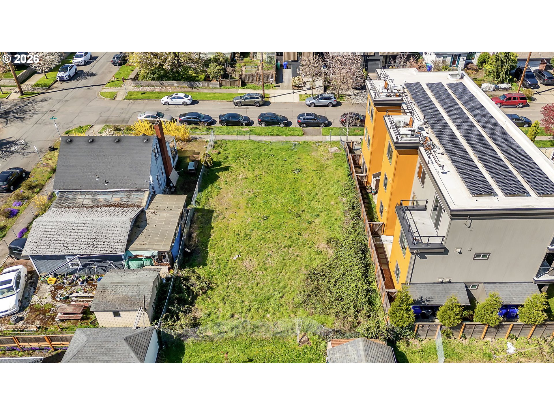 6810 N GREENWICH AVE