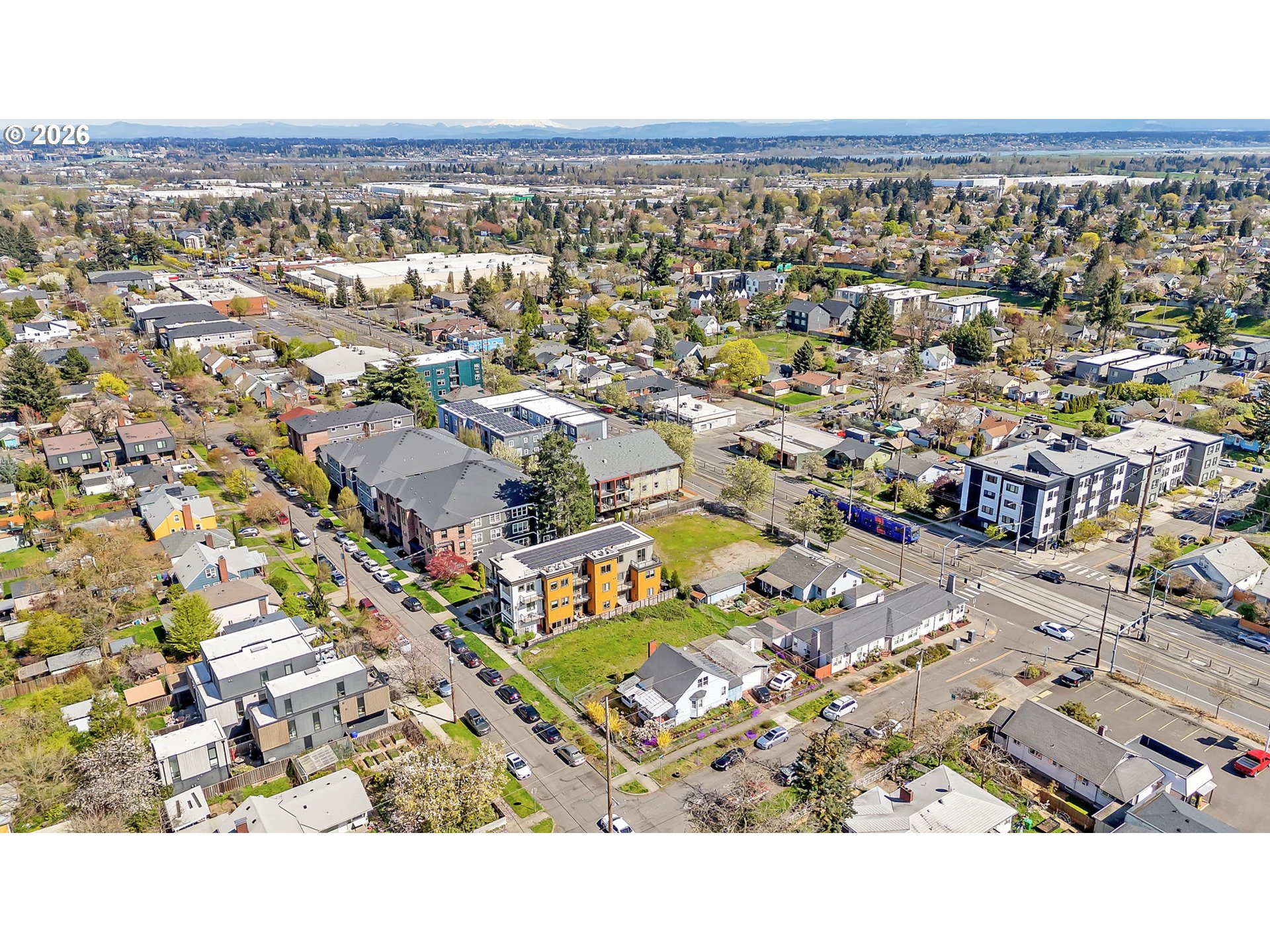 6810 N GREENWICH AVE