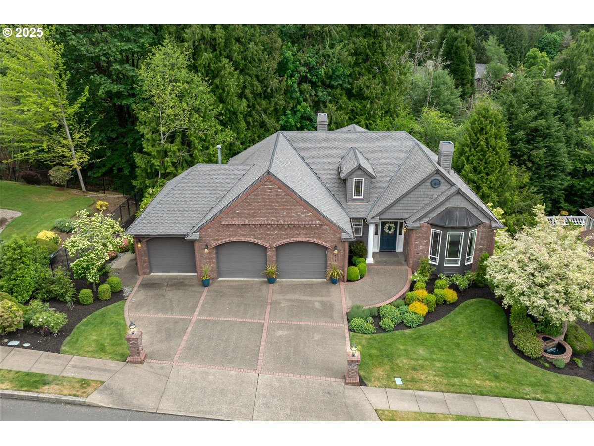 165 SE AVONDALE WAY