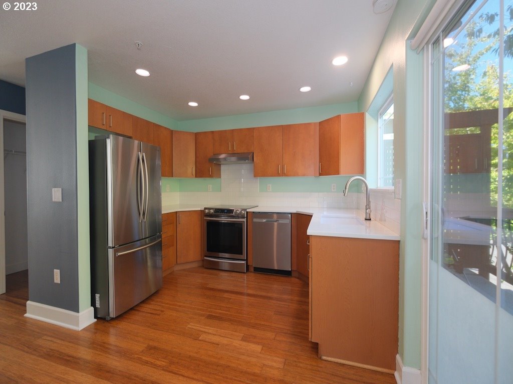 6720 N Pittsburg AVE