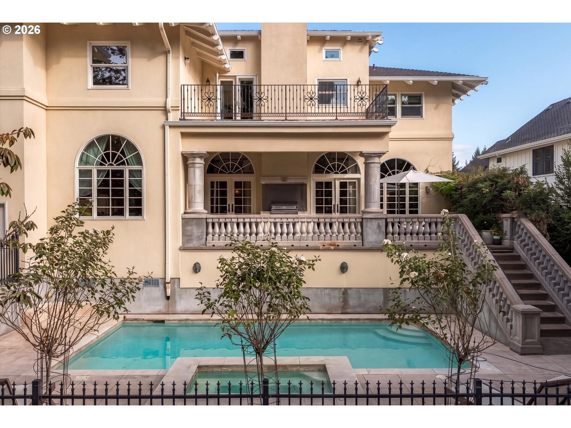 1677 LESLIE LN