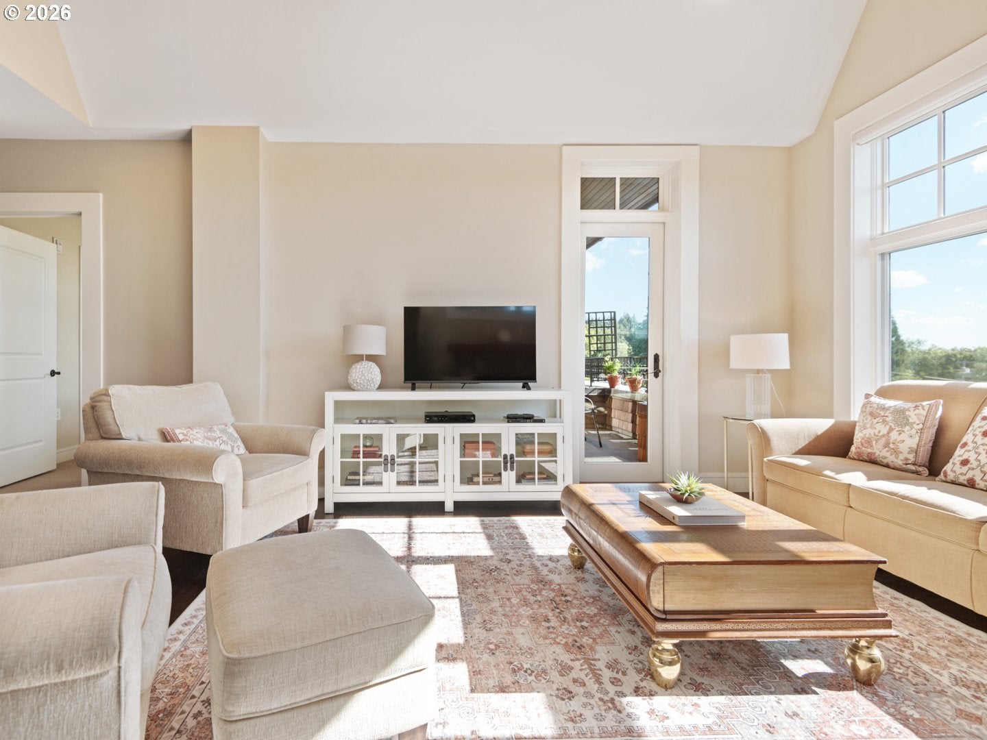 571 2nd ST