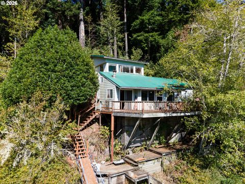 909 N TENMILE Lakeside OR 97449