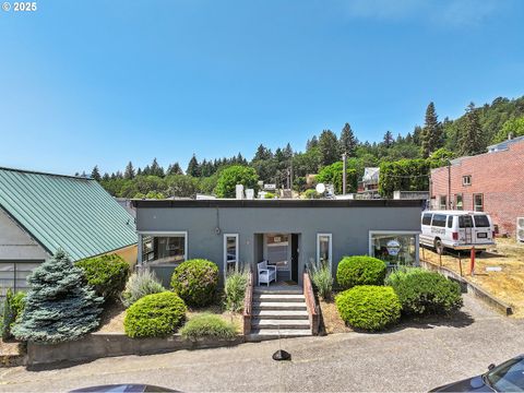 136 N MAIN AVE White Salmon WA 98672