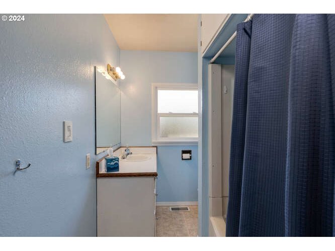 Sheridan, Oregon 97378, United States, 3 Bedrooms Bedrooms, ,2 BathroomsBathrooms,Residential,Pending,85668